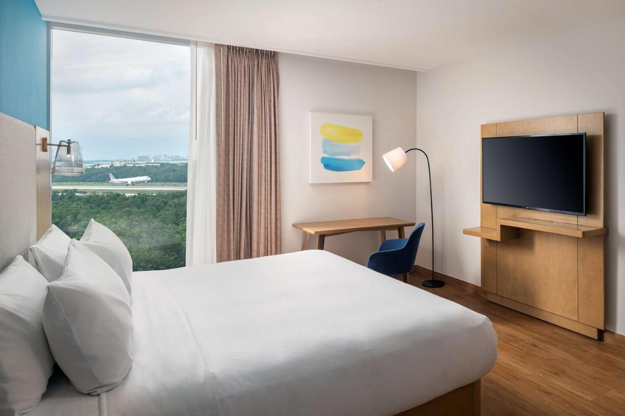 Hilton Garden Inn Cancun Airport Exteriör bild